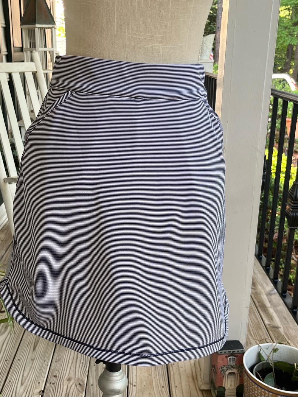 Peter Millar Women’s Skort Navy + White, Med. EUC Resort Beach Quiet Luxury